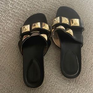 Banana Republic gold grommet slides